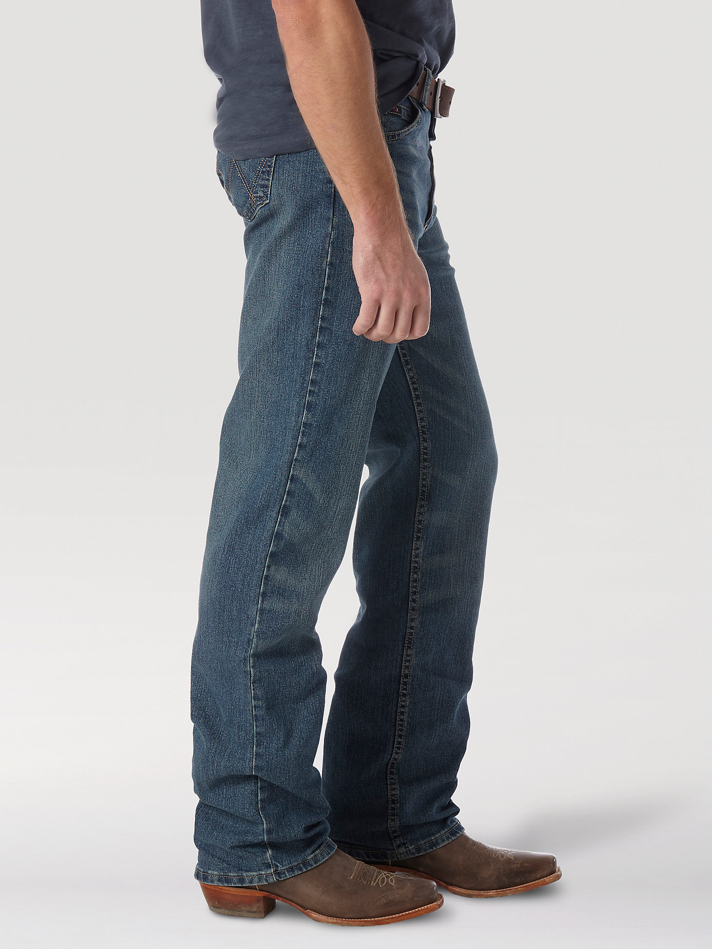 Wrangler® 20X® Advanced Comfort 01 Competition Relaxed Jean in Barrel alternative view 1