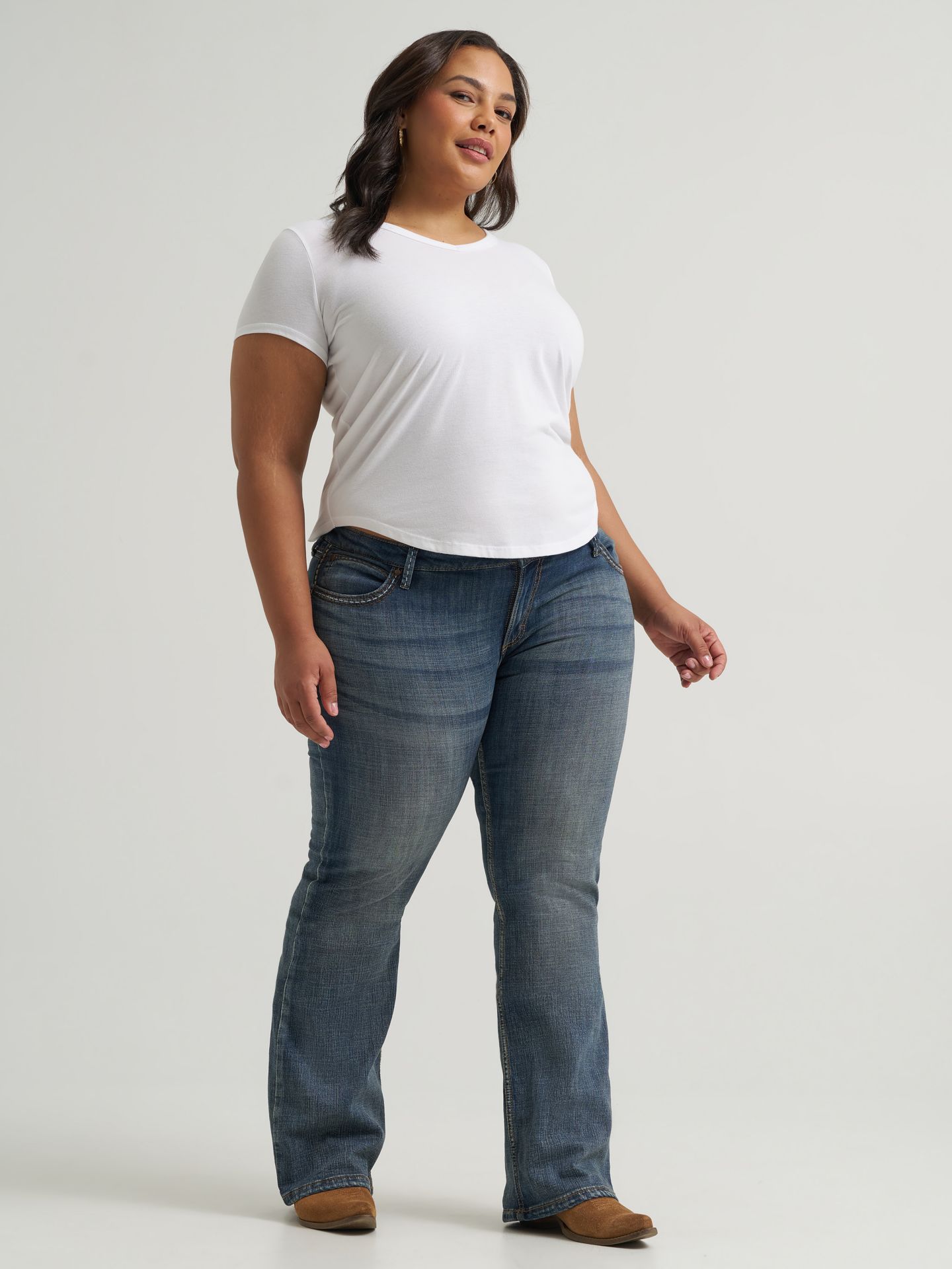 Женские джинсы Wrangler Retro® Sadie Bootcut, цвет: Варёный — фото 2