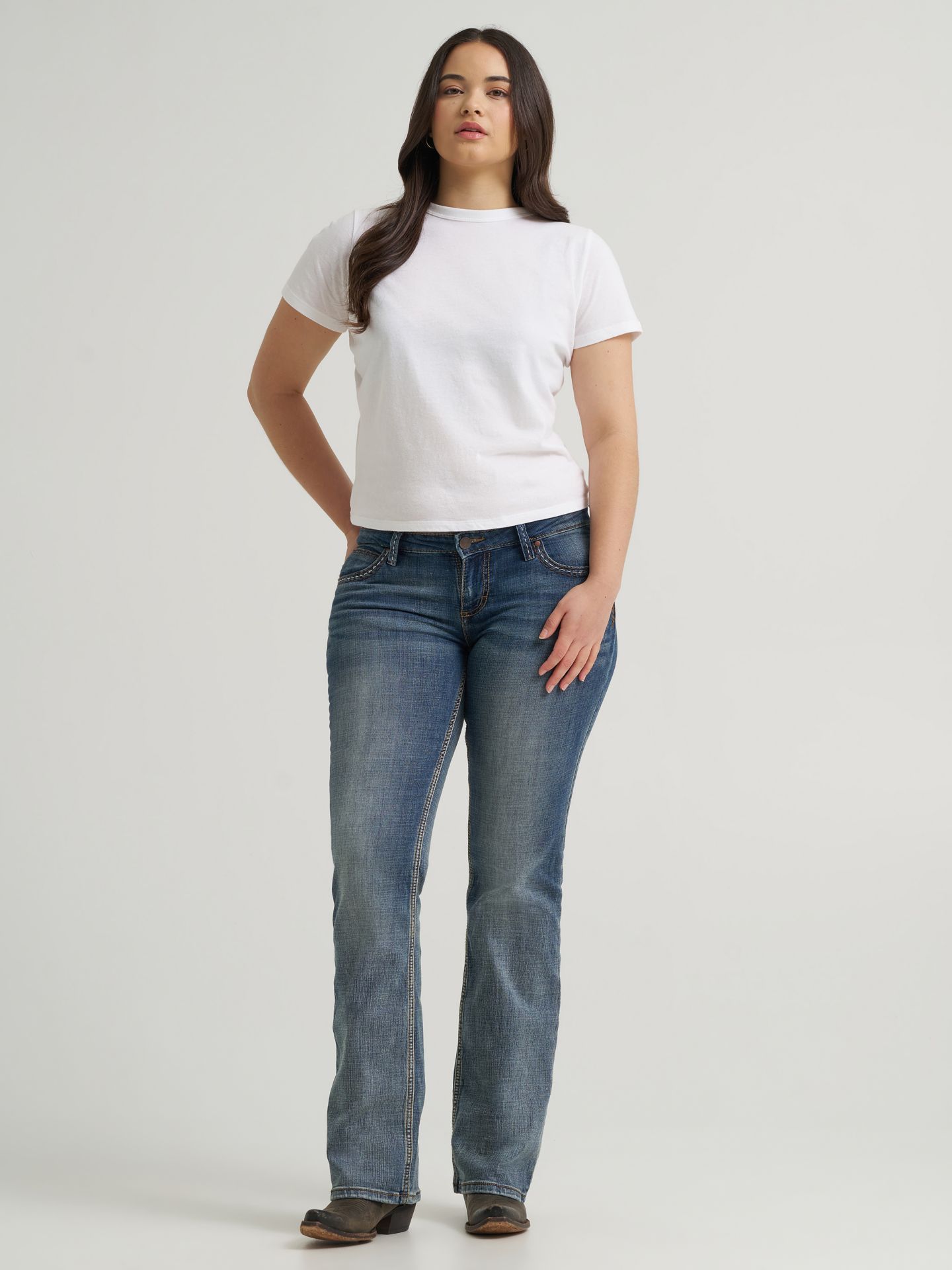 Женские джинсы Wrangler Retro® Sadie Bootcut, цвет: Варёный — фото 3