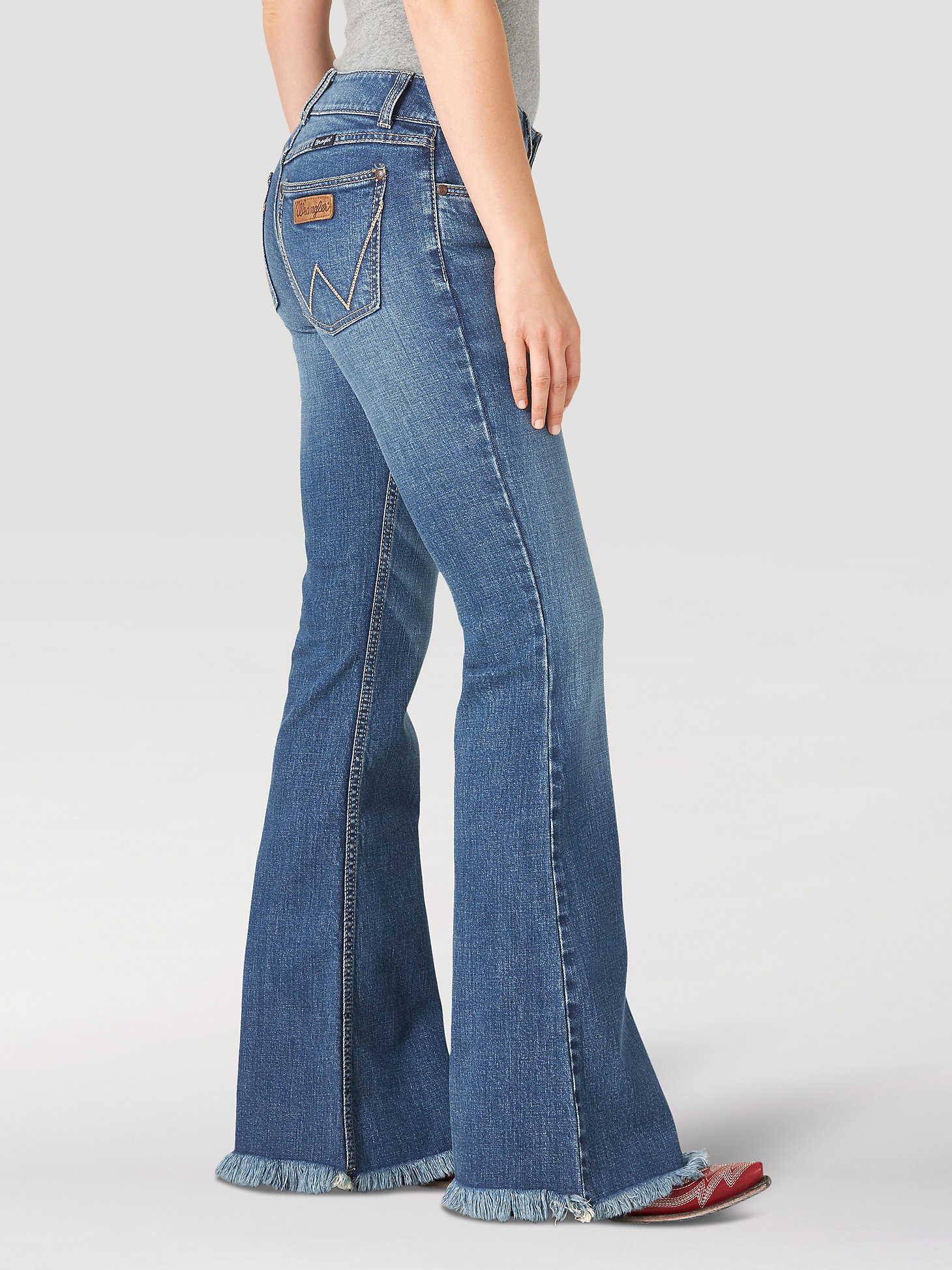 Women's Wrangler Retro® Mae Flare Jean in Desiree alternative view 1