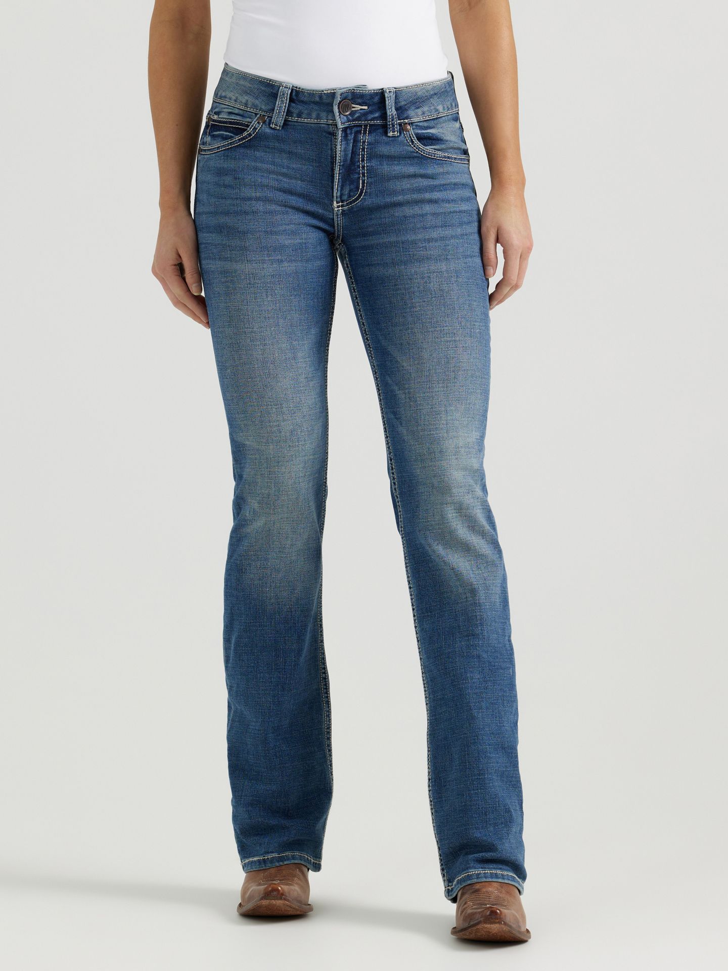 Женские джинсы Wrangler Retro® Mae Mid Rise Bootcut Jean, цвет: Deadwood — фото 1