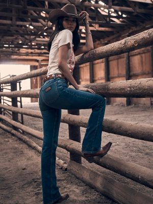 Wrangler x Coors Served Everywhere T-Shirt in Marshmallow