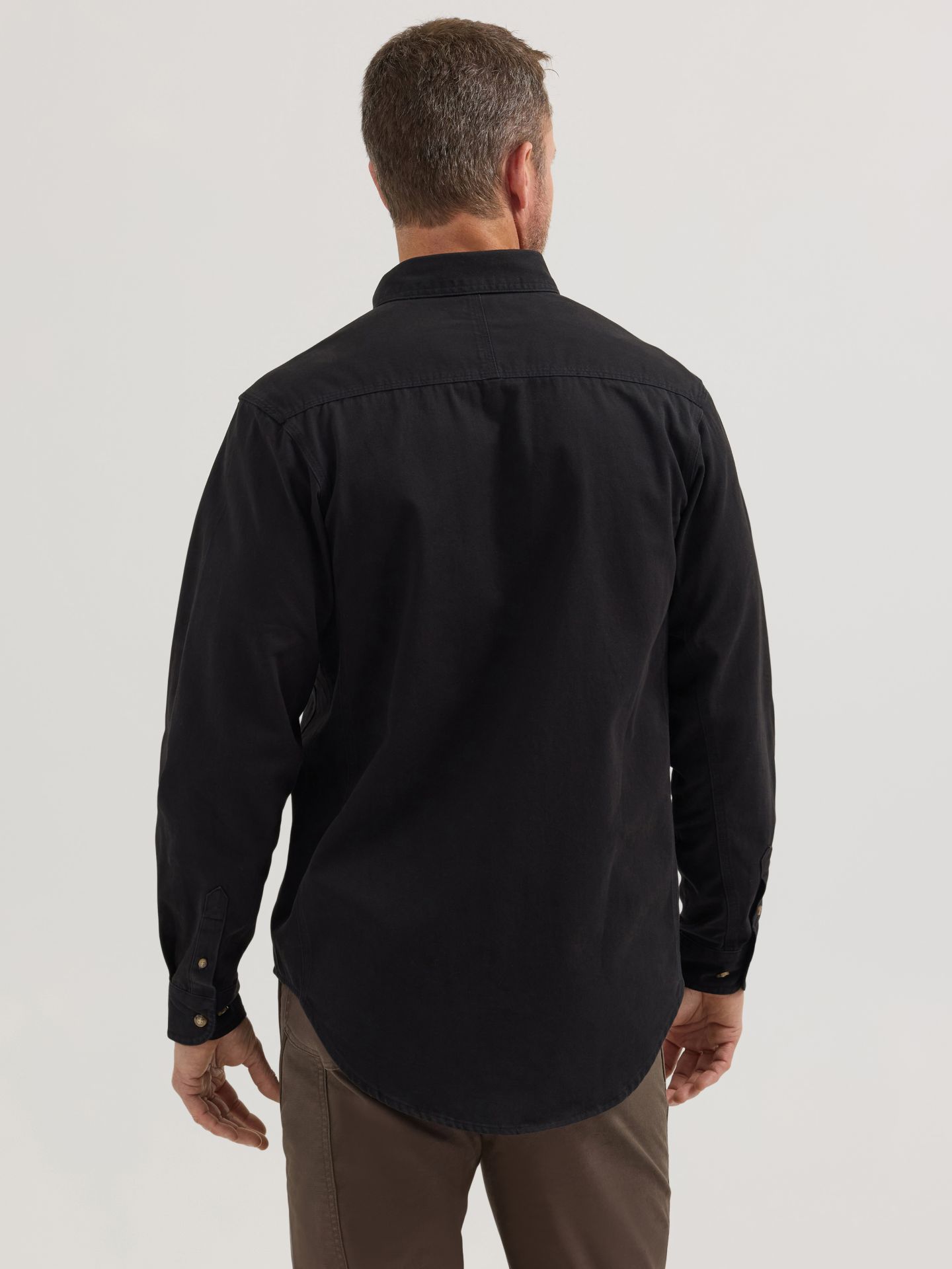 Мужская рубашка Wrangler Riggs Workwear® Long Sleeve Button Down Solid Twill Work Shirt, цвет: Чёрный — фото 2