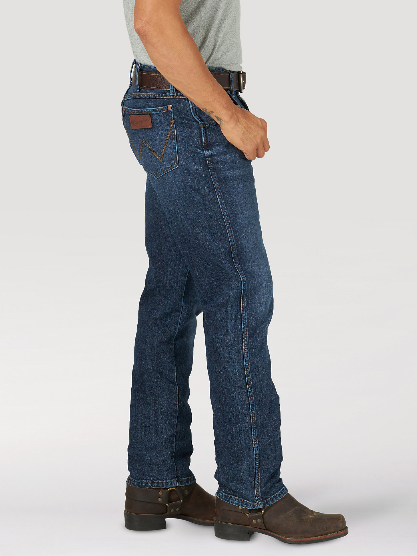 Men's Wrangler Retro® Slim Fit Straight Leg Jean in Dusty Navy alternative view 1