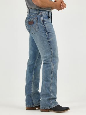 Men's Wrangler Retro® Relaxed Fit Bootcut Jean in Greeley alternative view 3