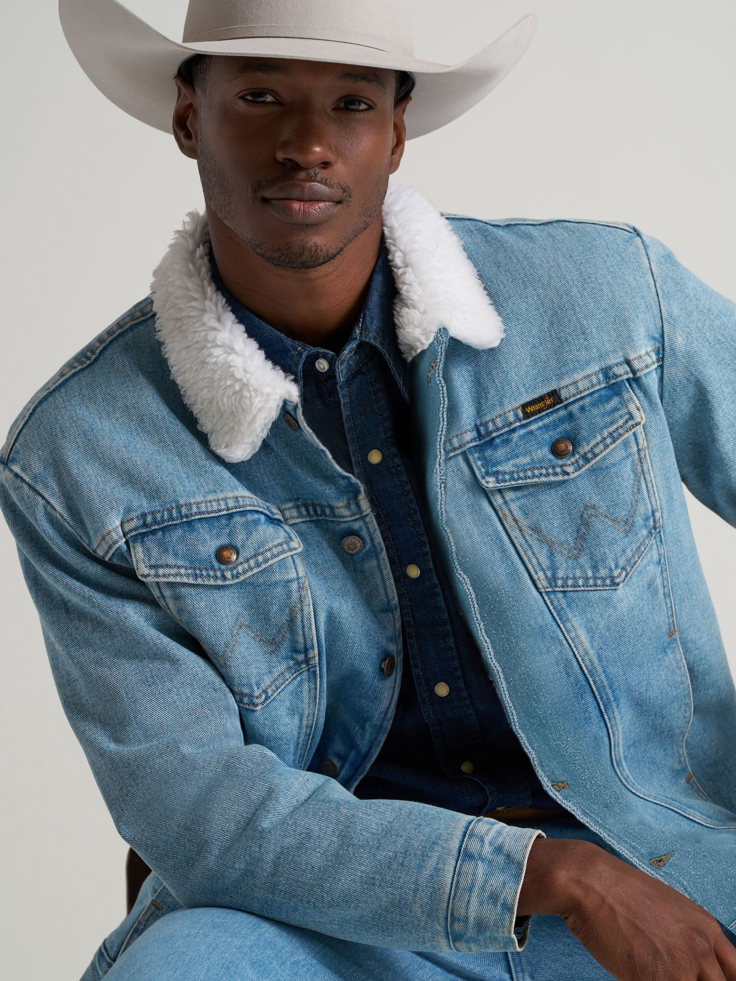 Мужская куртка Wrangler Western Sherpa Lined Denim Jacket, цвет: Варёный — фото 3