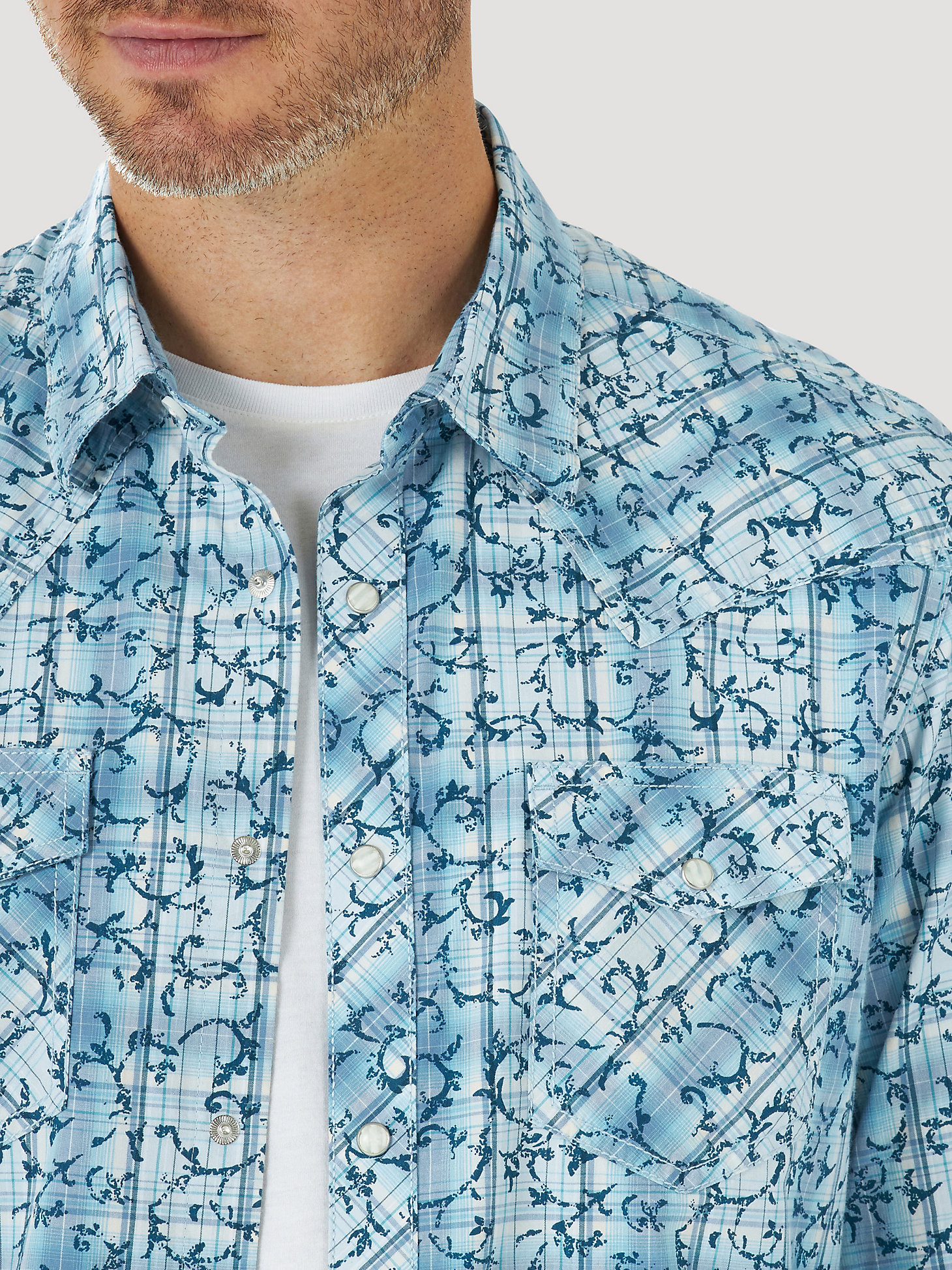 Men's Wrangler Retro Premium Contrast Trim Western Snap Flap Pocket Print Shirt in Blue/White alternative view 2