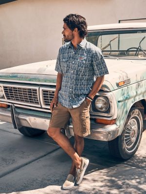 Wrangler cargo shorts with tech hot sale pocket