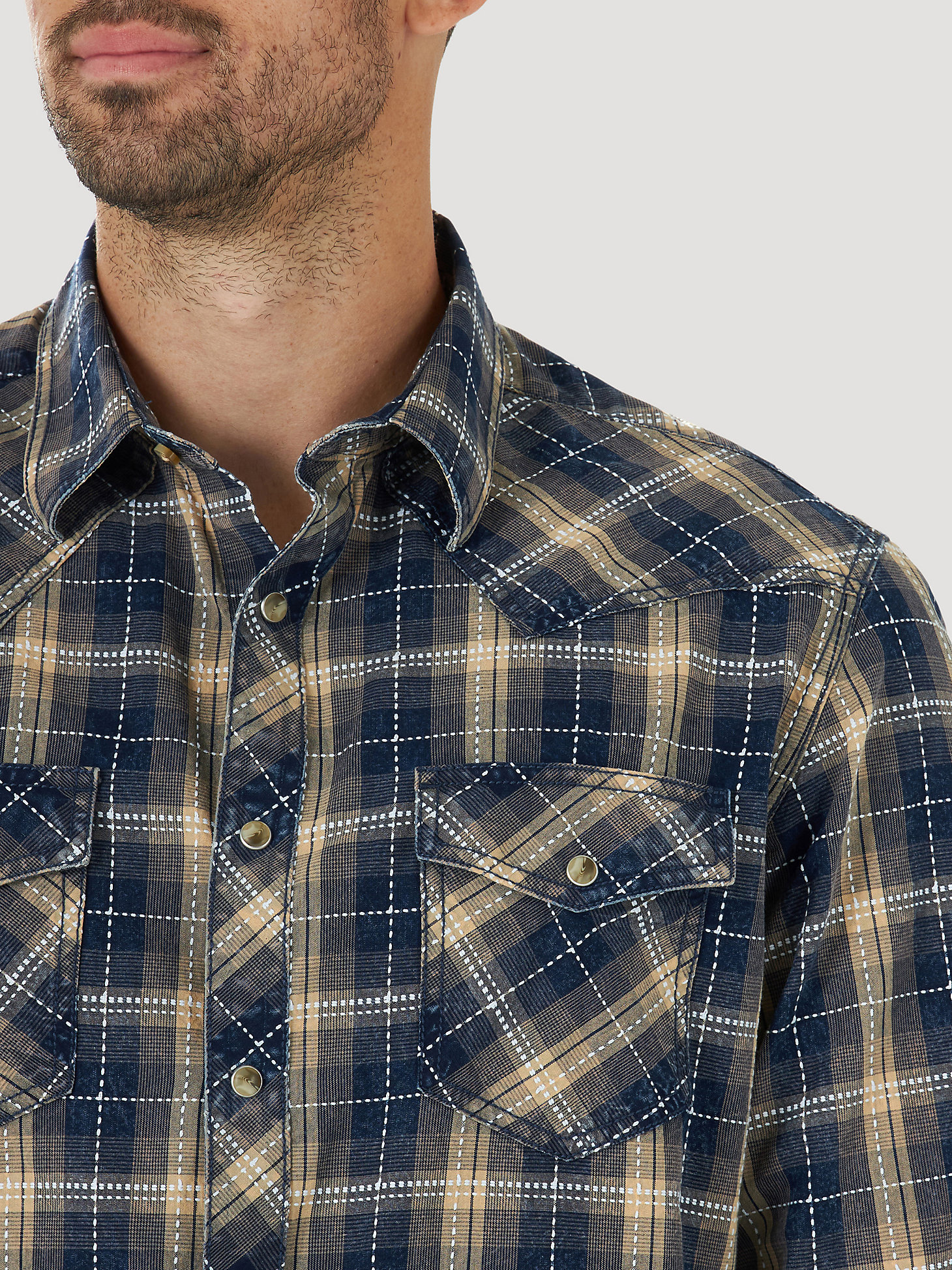 Men's Wrangler Retro Premium Contrast Trim Western Snap Flap Pocket Plaid Shirt in Blue Oats alternative view 2