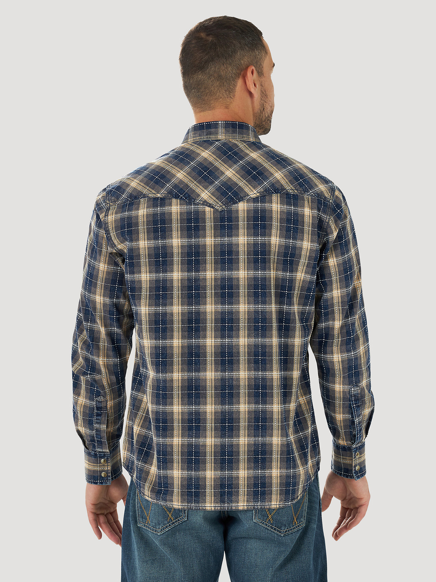 Men's Wrangler Retro Premium Contrast Trim Western Snap Flap Pocket Plaid Shirt in Blue Oats alternative view 4