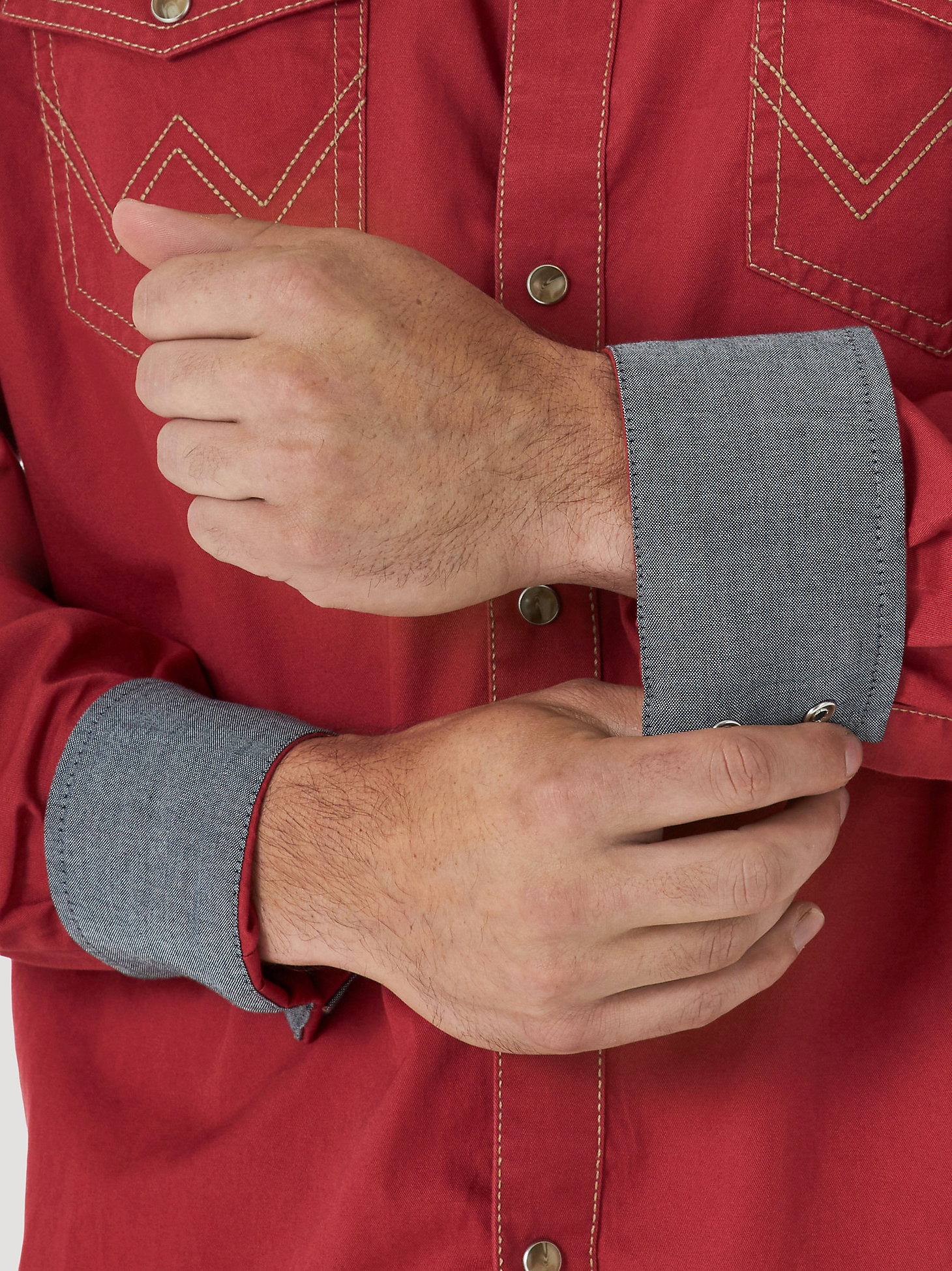 Men's Wrangler Retro Premium Contrast Trim Western Snap Flap Pocket Solid Shirt in Red alternative view 3
