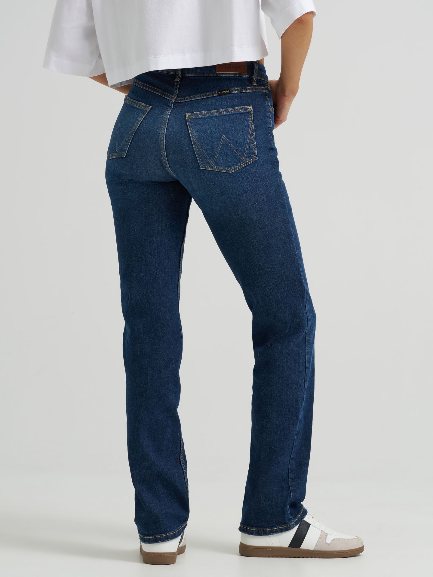 Женские джинсы Wrangler High Rise True Straight Leg Jean, цвет: Ягодный тёмный — фото 2