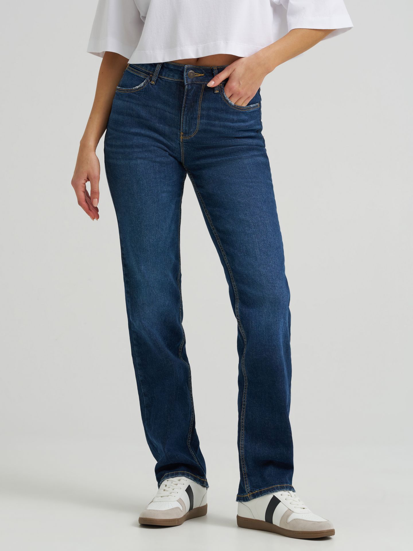 Женские джинсы Wrangler High Rise True Straight Leg Jean, цвет: Ягодный тёмный — фото 3