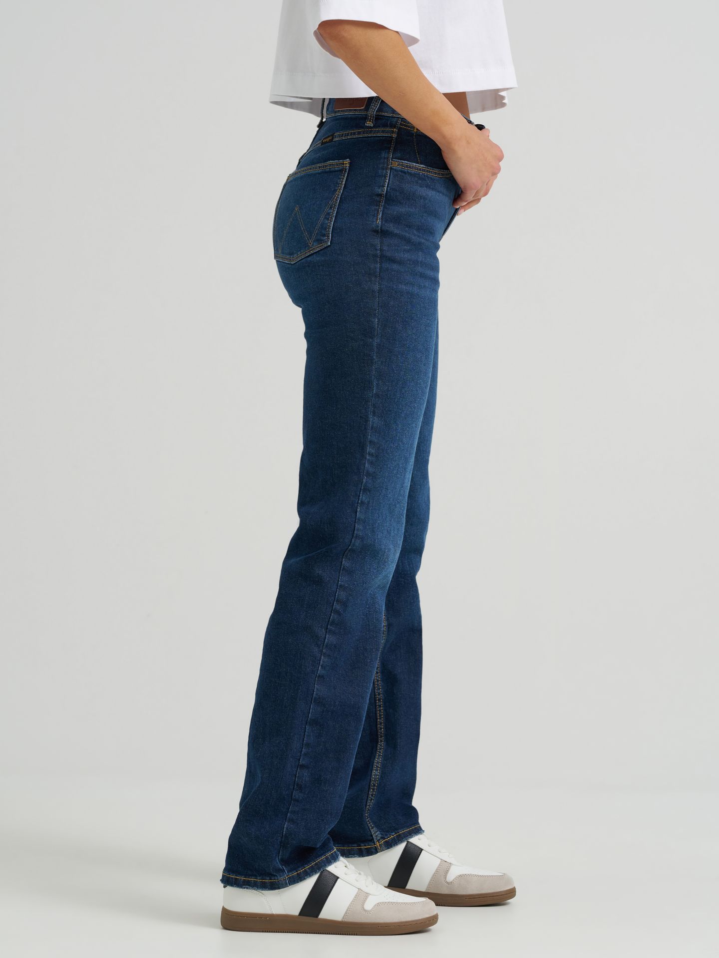 Женские джинсы Wrangler High Rise True Straight Leg Jean, цвет: Ягодный тёмный — фото 4
