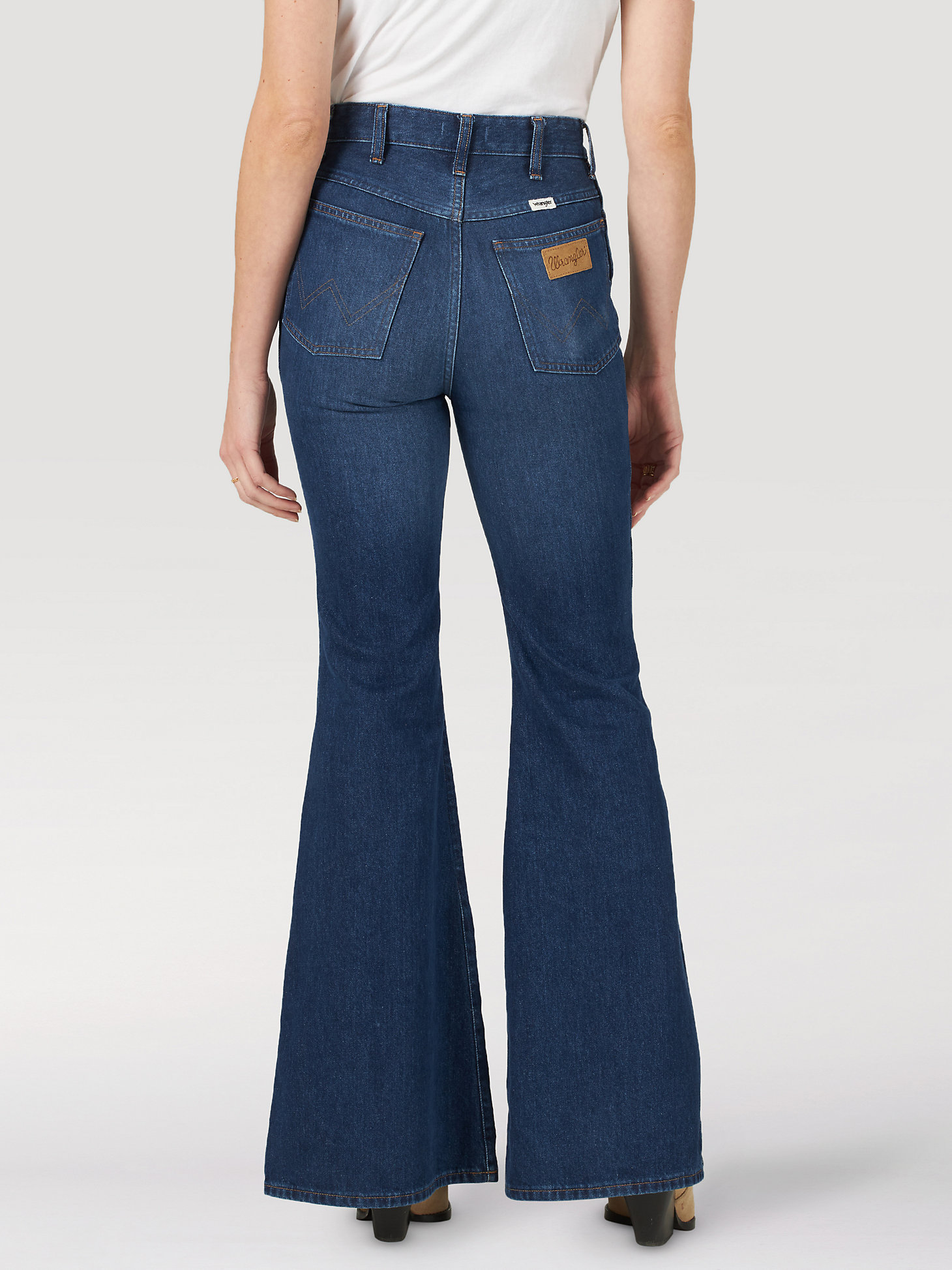 Women's Wrangler® Wanderer 622 High Rise Flare Jean in Blue Horizons alternative view 1