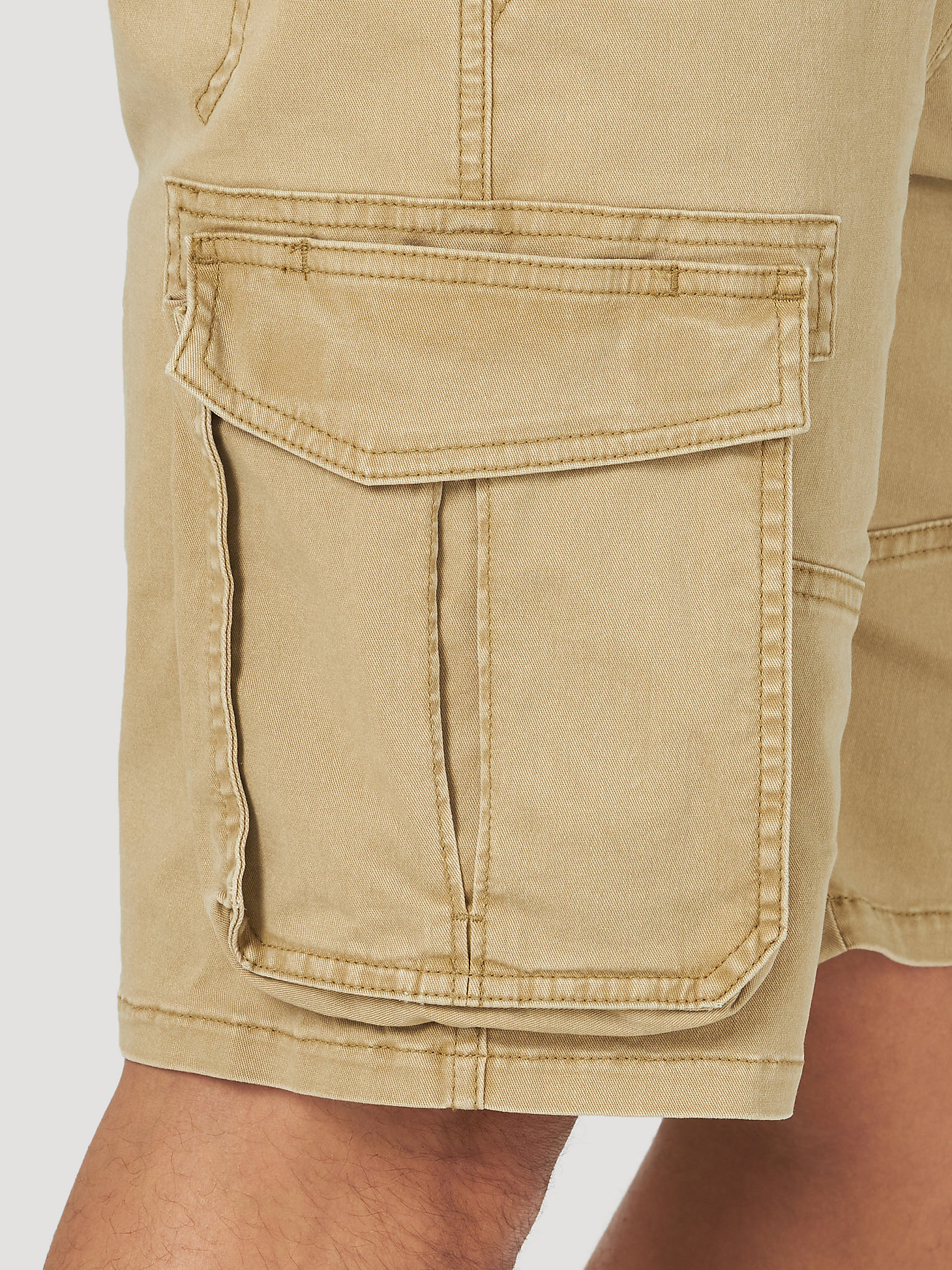 Men's Free To Stretch™ Relaxed Fit Cargo Short in Timber alternative view 6