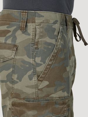 Wrangler camo shorts hot sale with tech pocket