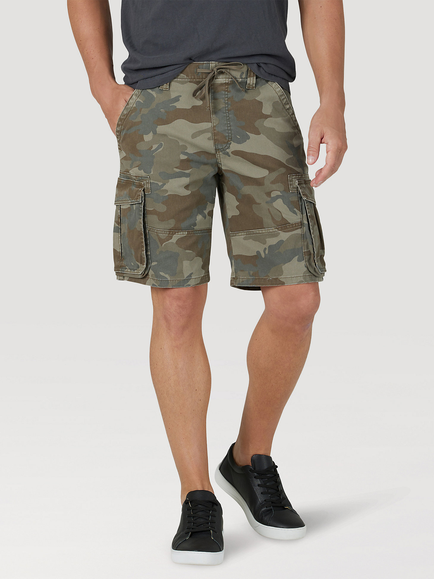 Men's Free To Stretch™ Relaxed Fit Cargo Short in Shadow Brown Camo main view