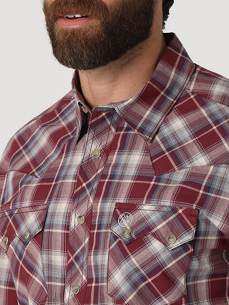 Men's Wrangler Retro® Long Sleeve Sawtooth Snap Pocket Western Shirt in Bourgogne alternative view 2