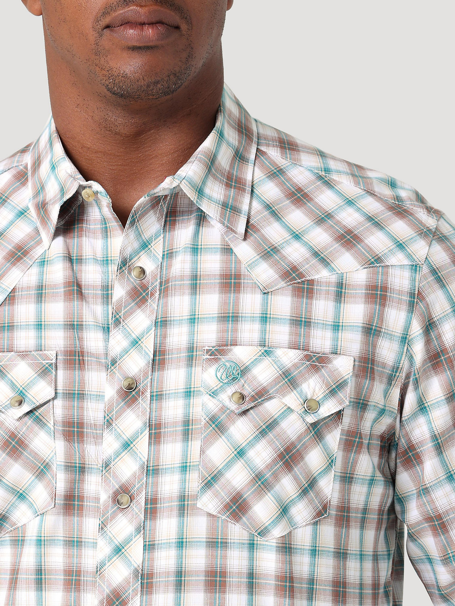 Men's Wrangler Retro® Long Sleeve Sawtooth Snap Pocket Western Shirt in Greenhouse alternative view 2