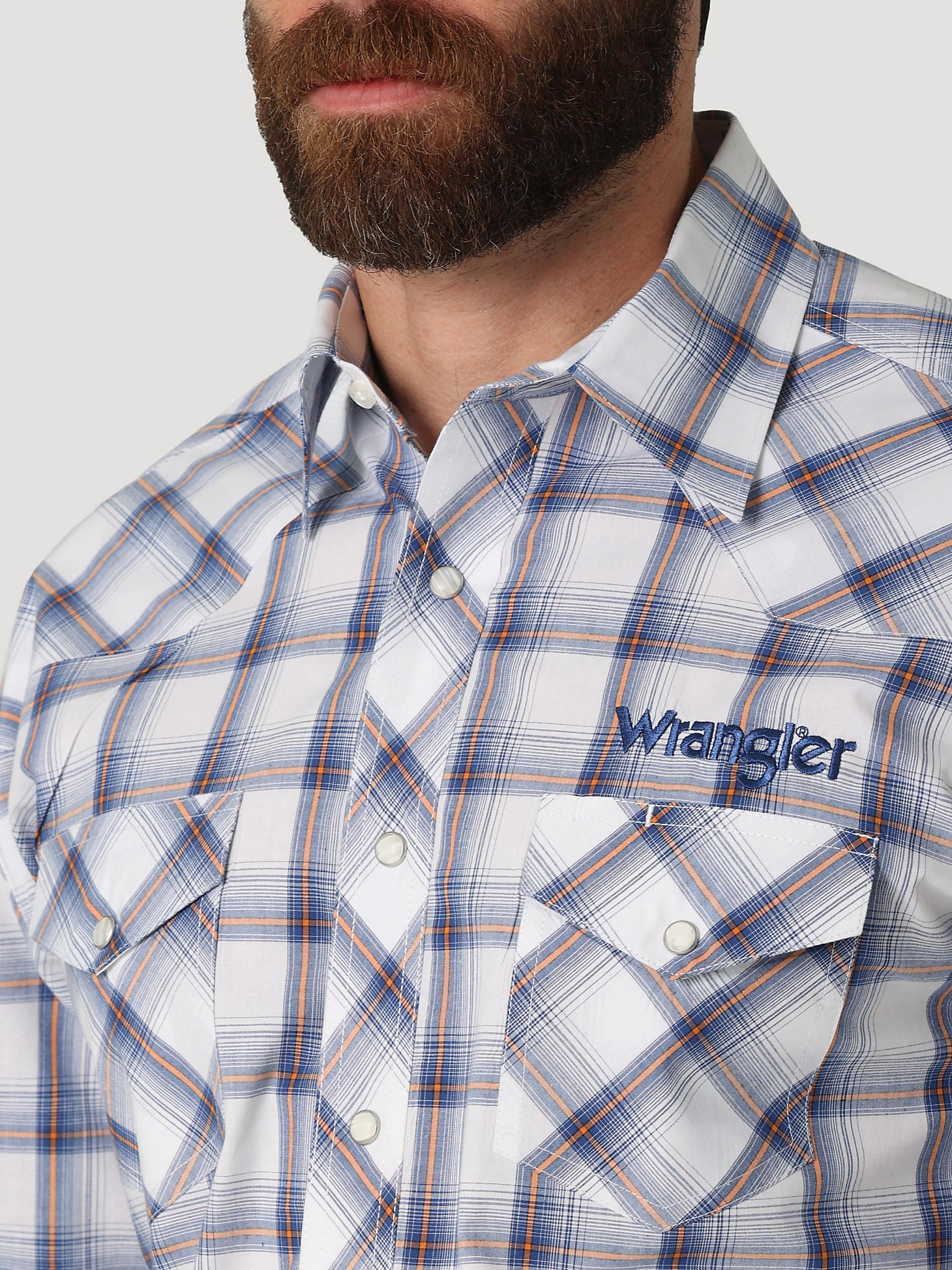 Men's Wrangler® Logo Long Sleeve Western Snap Plaid Shirt in Clouds alternative view 2