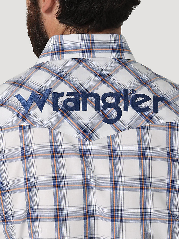 Men's Wrangler® Logo Long Sleeve Western Snap Plaid Shirt in Clouds alternative view 4