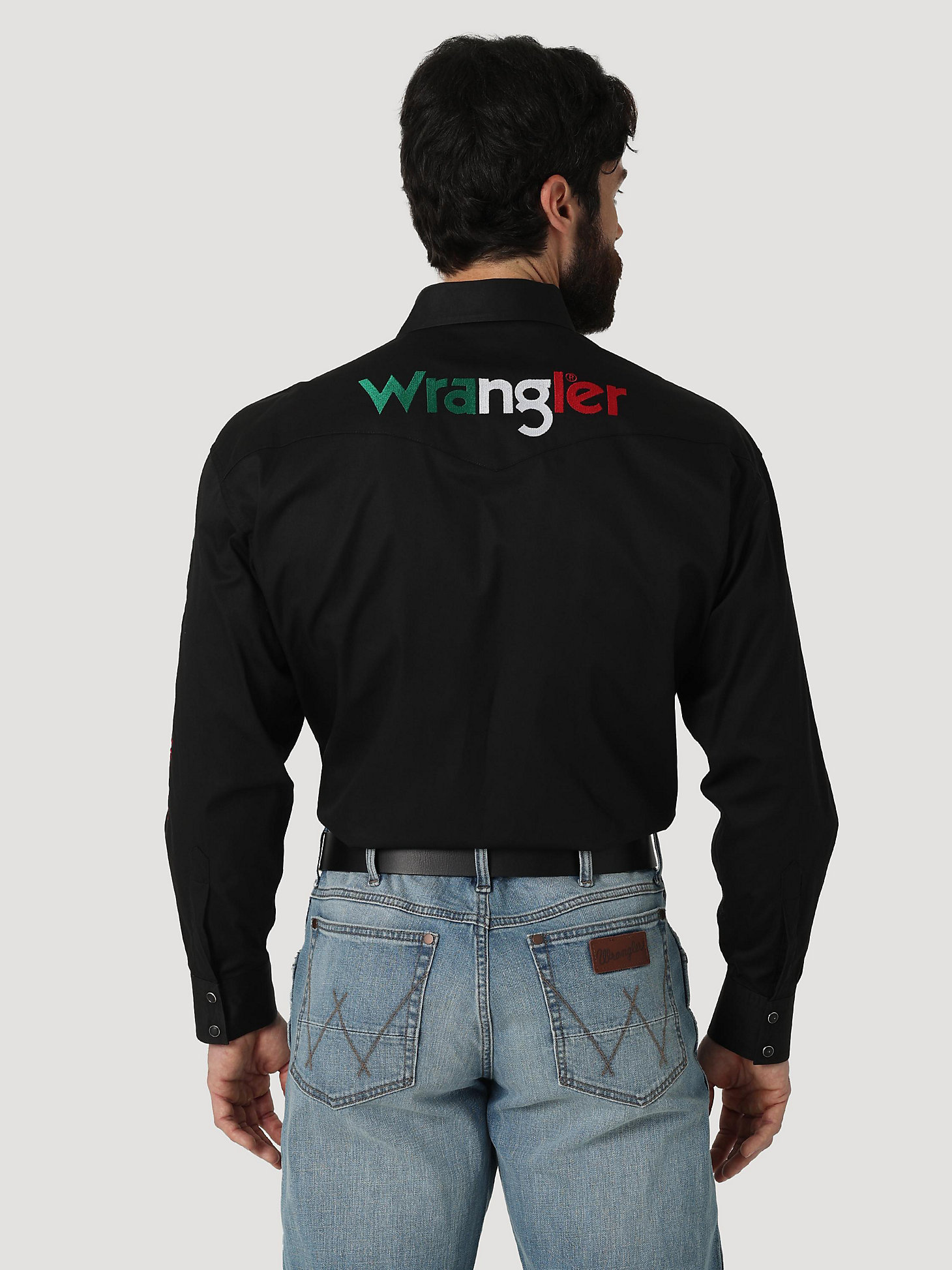 Men's Wrangler® Logo Long Sleeve Button Down Solid Shirt in Black alternative view 3