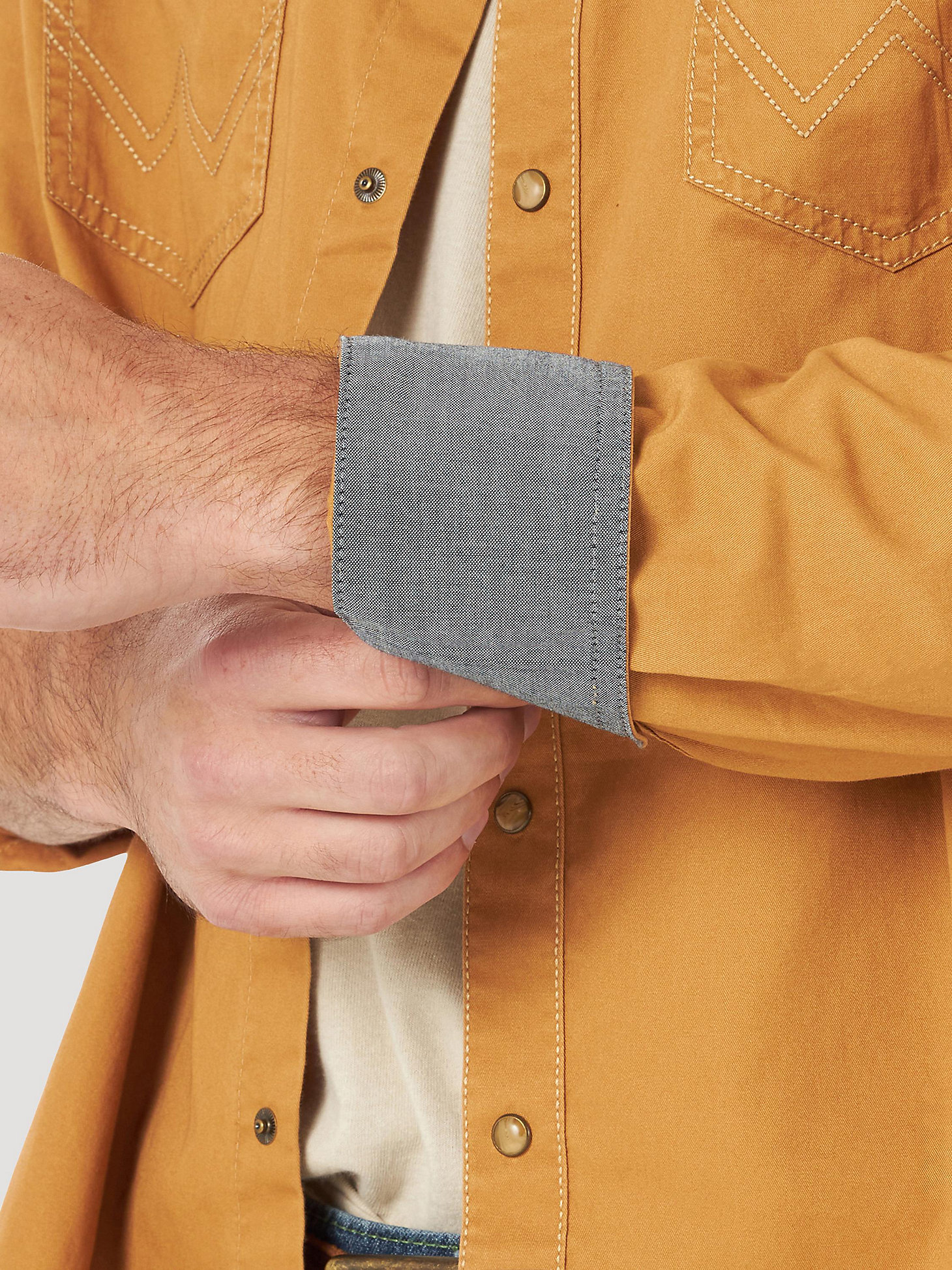 Men's Wrangler Retro® Premium Long Sleeve Western Snap Solid Shirt in Rawhide alternative view 4
