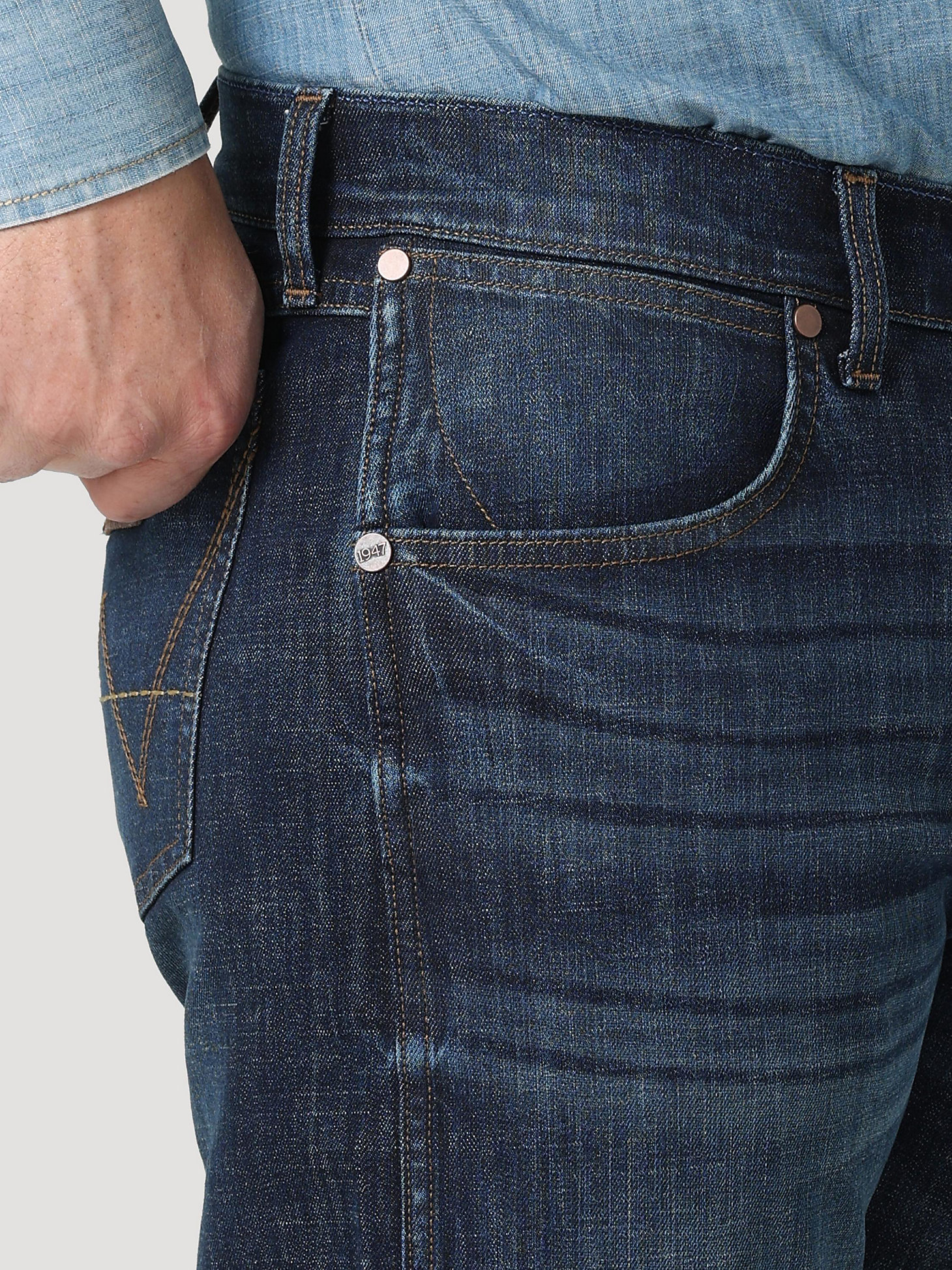 Men's Wrangler Retro® Slim Fit Bootcut Jean in Merriam alternative view 4