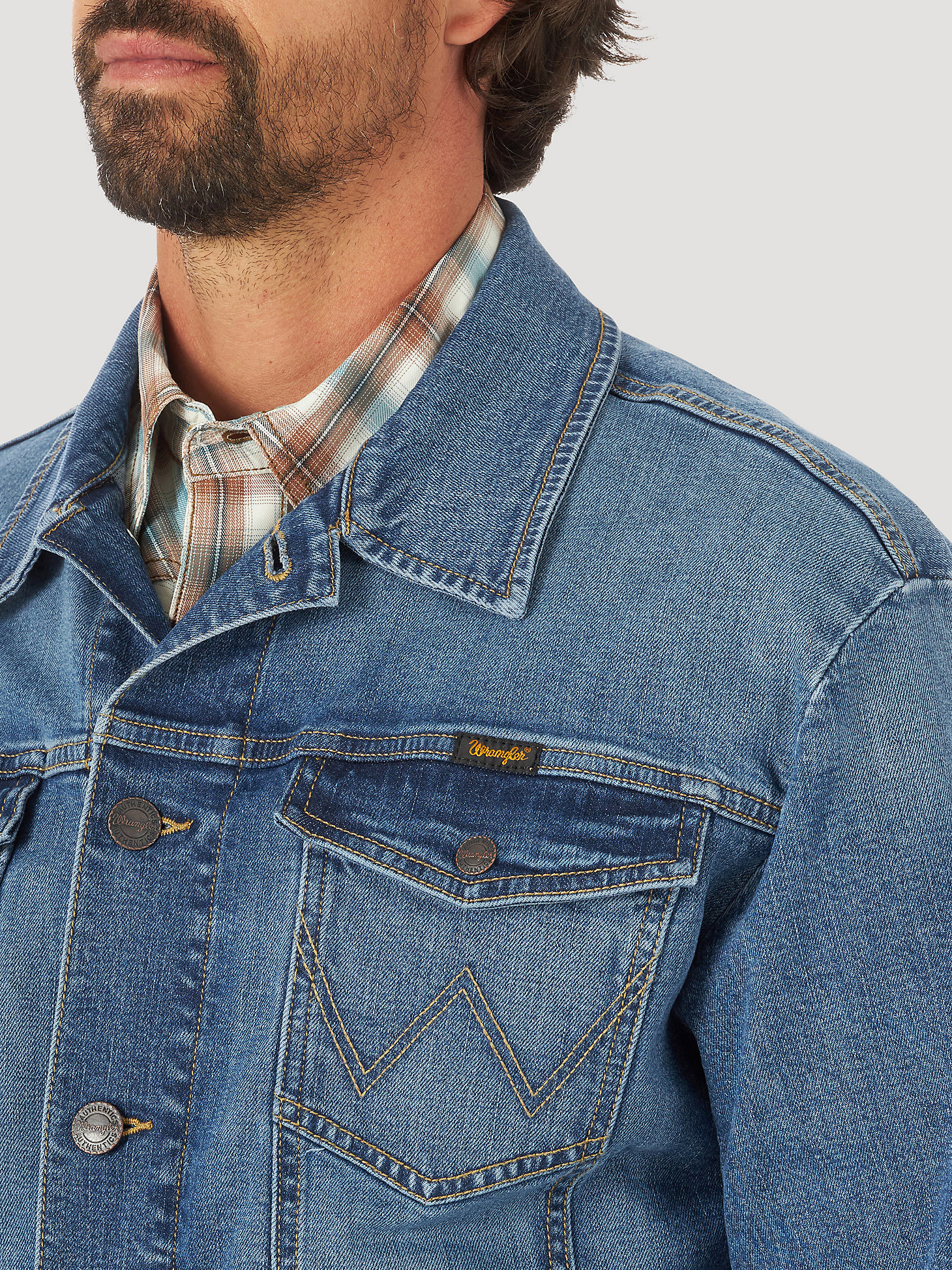 Men's Wrangler® Retro Unlined Denim Jacket in Antique Navy alternative view 1