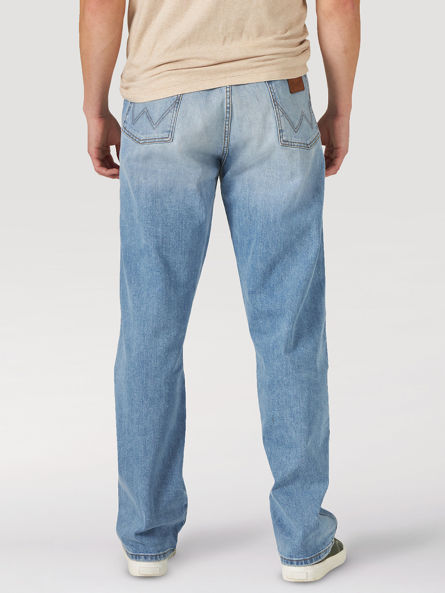 Men's Wrangler® Heritage Redding Loose Fit Jean in Sunshine Blue alternative view 8