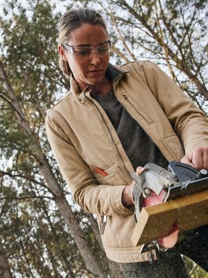 A Utility Vest is the Only Late Summer Layering Piece You Need