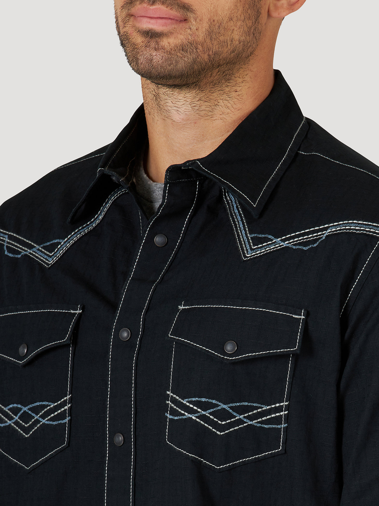 Men's Rock 47® by Wrangler® Long Sleeve Embroidered Yoke Western Snap Solid Shirt in Dark Knight alternative view 2