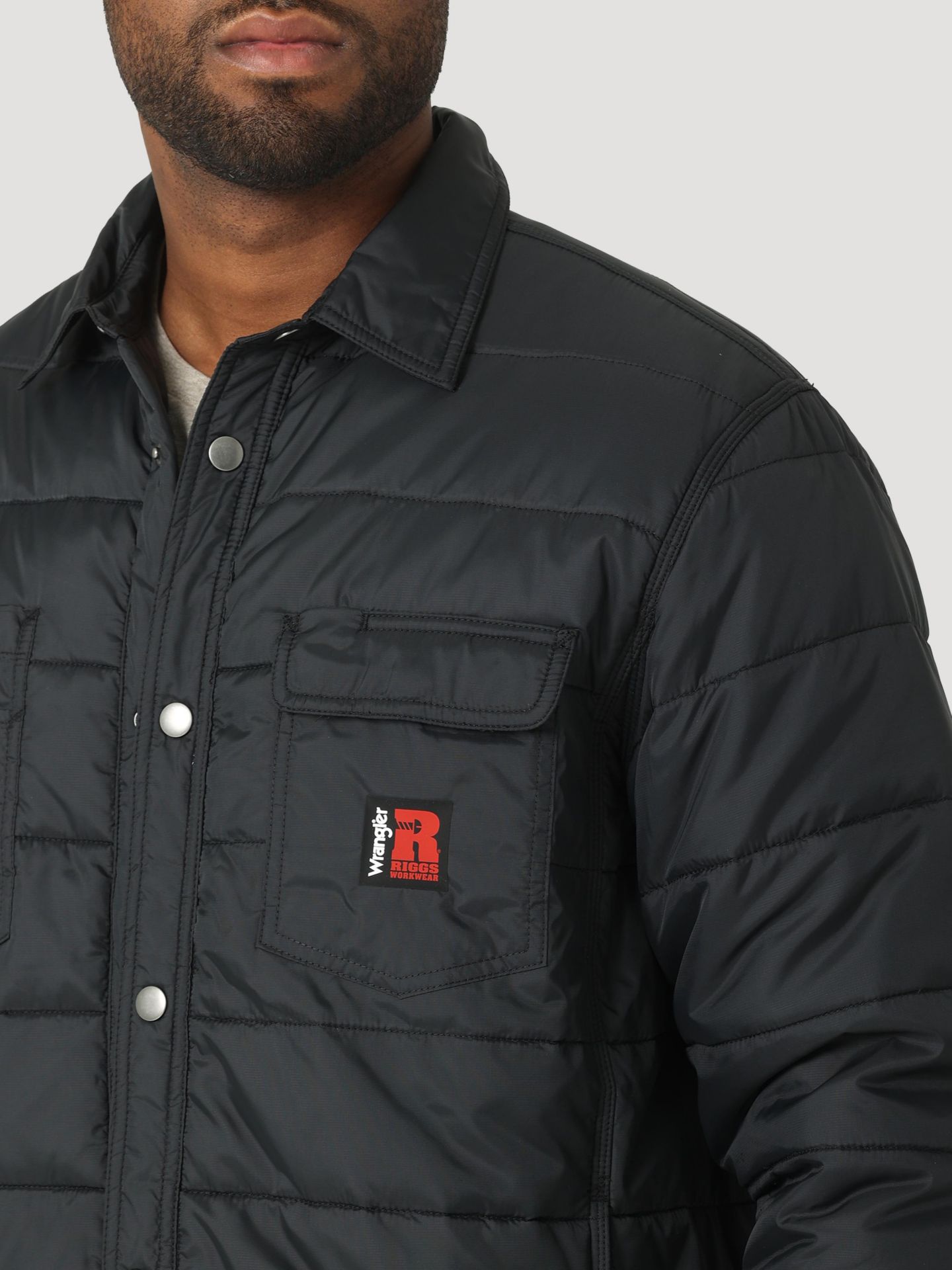 Мужская куртка Wrangler Riggs Workwear® Tough Layers Insulated Shirt Jacket, цвет: Угольно-чёрный — фото 2