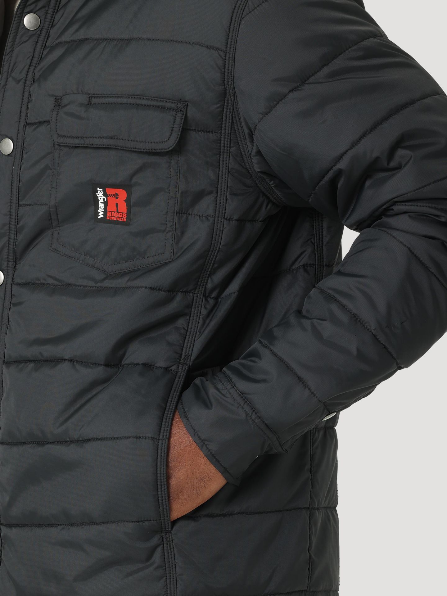 Мужская куртка Wrangler Riggs Workwear® Tough Layers Insulated Shirt Jacket, цвет: Угольно-чёрный — фото 3