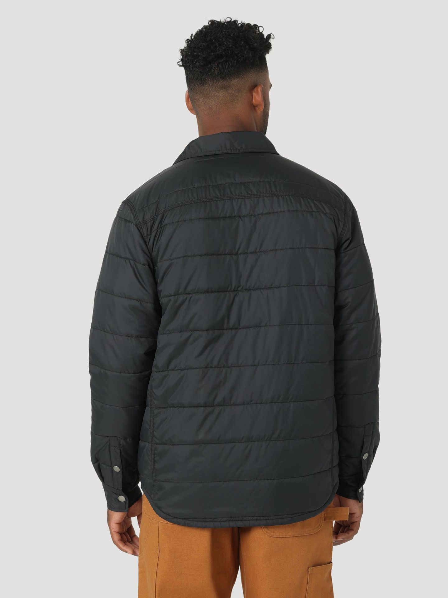Мужская куртка Wrangler Riggs Workwear® Tough Layers Insulated Shirt Jacket, цвет: Угольно-чёрный — фото 4