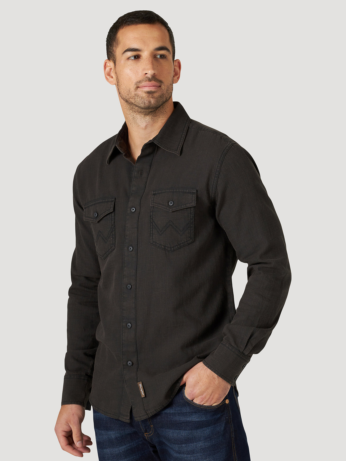 Men's Wrangler Retro® Premium Long Sleeve Button-Down Solid Shirt in Moonless Night alternative view 1