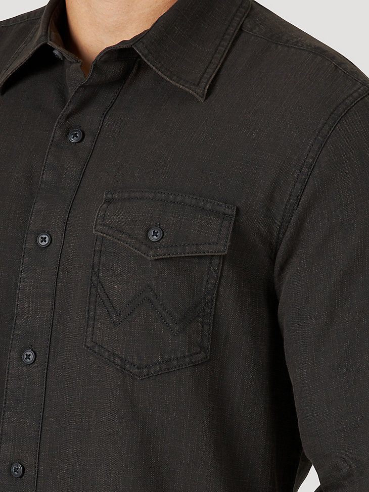 Men's Wrangler Retro® Premium Long Sleeve Button-Down Solid Shirt in Moonless Night alternative view 2