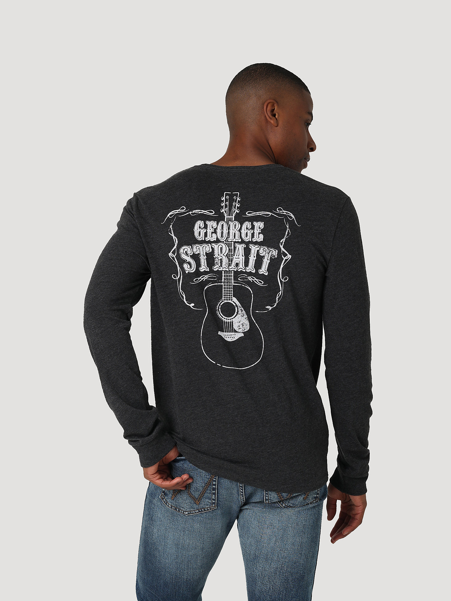 Men's George Strait Guitar Long Sleeve Graphic T-Shirt in Caviar Heather alternative view 1