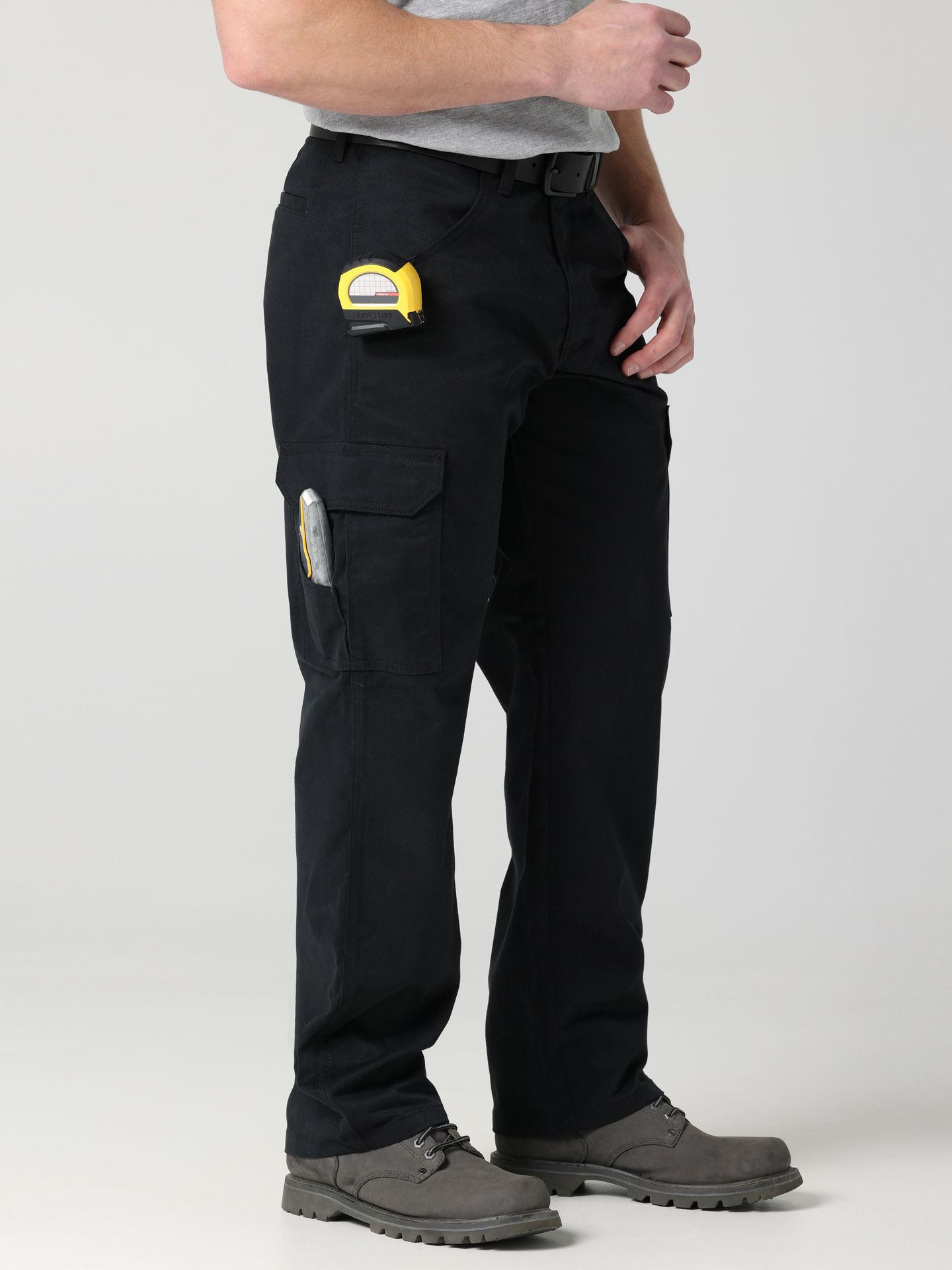 Мужские брюки Wrangler Workwear Twill Cargo, цвет: Угольно-чёрный — фото 2