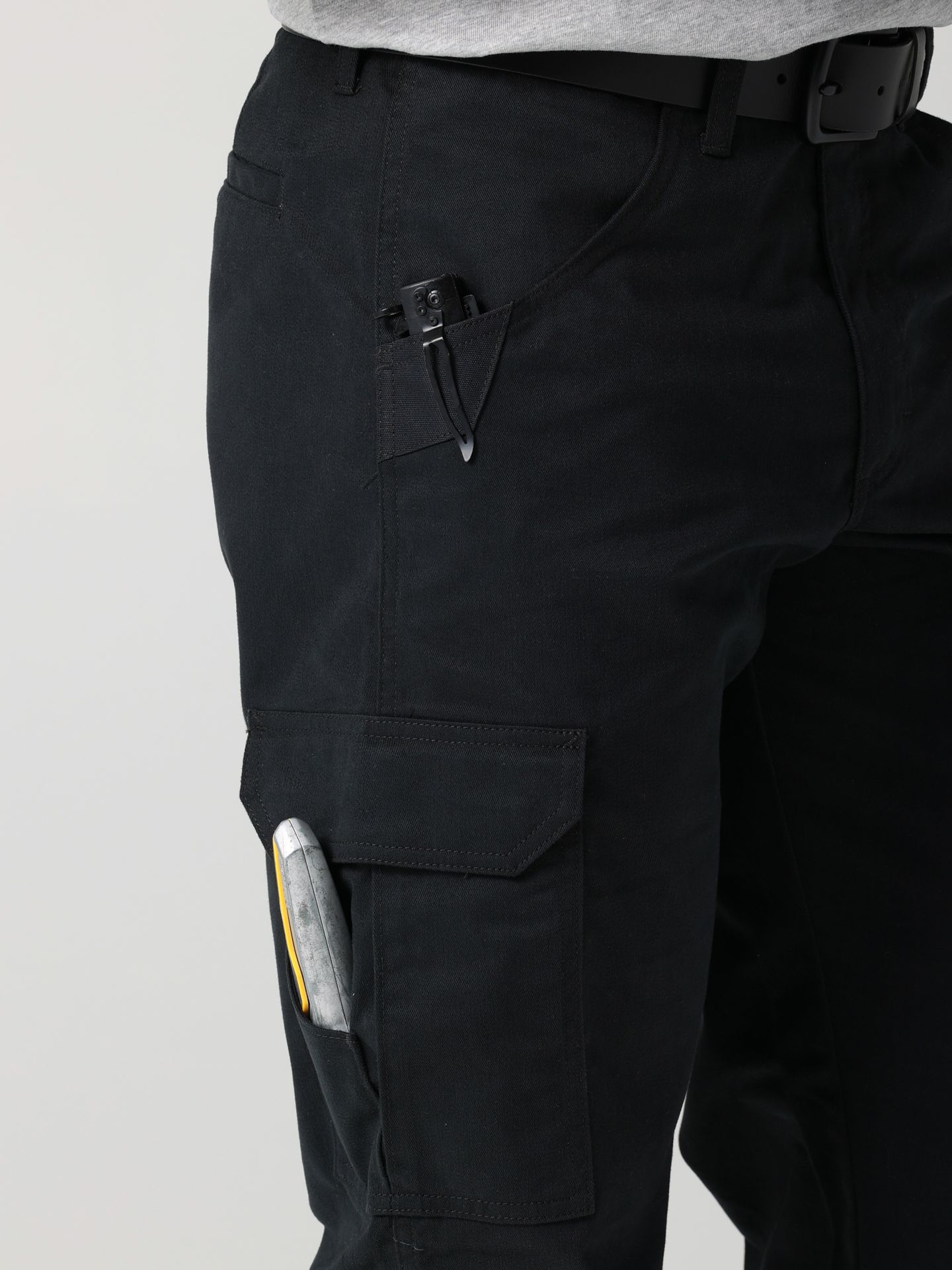 Мужские брюки Wrangler Workwear Twill Cargo, цвет: Угольно-чёрный — фото 3