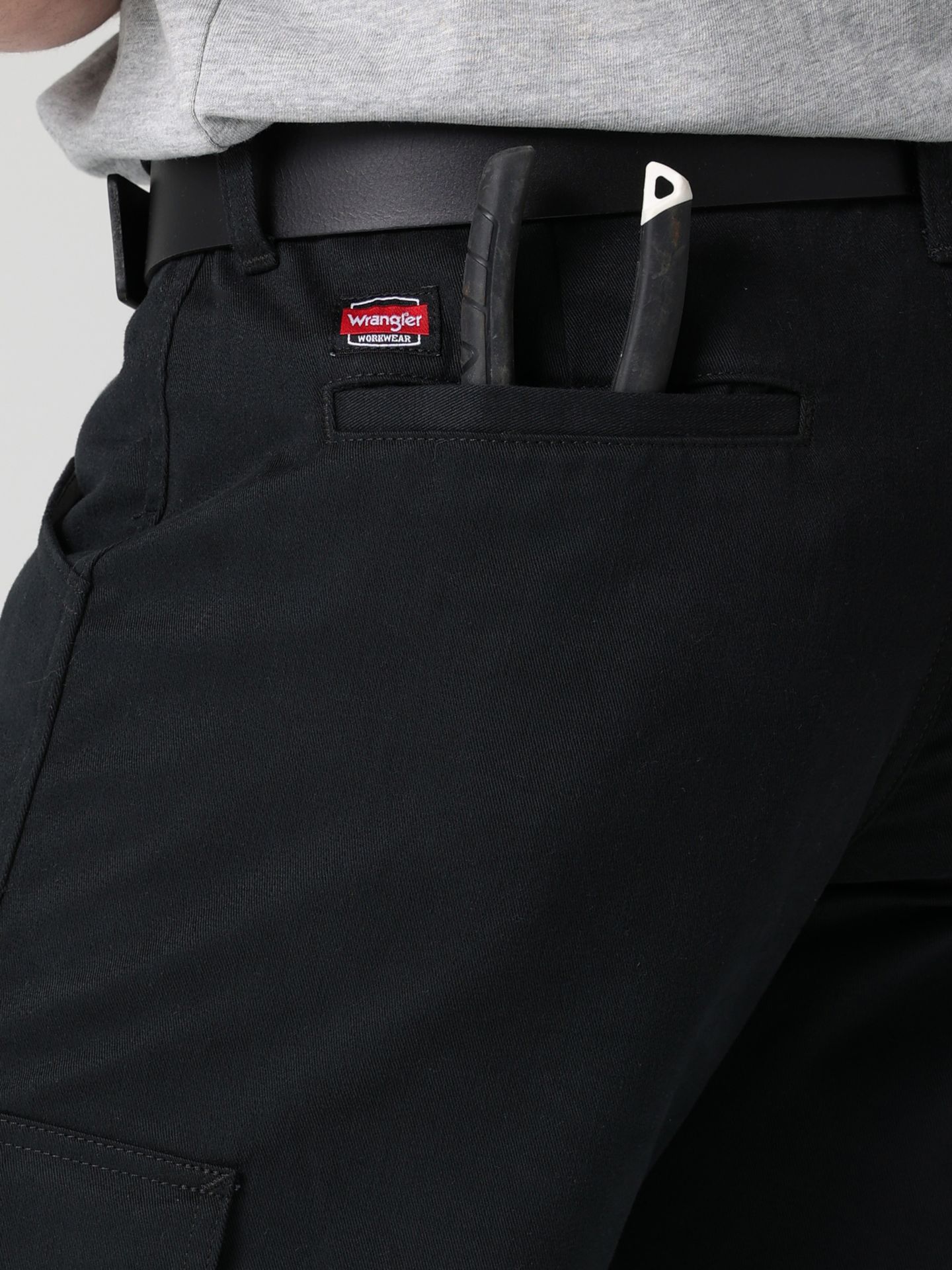 Мужские брюки Wrangler Workwear Twill Cargo, цвет: Угольно-чёрный — фото 5