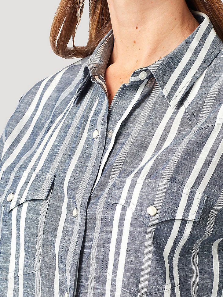 Women's Wrangler Retro® Long Sleeve Boyfriend Fit Snap Shirt in Indigo alternative view 3