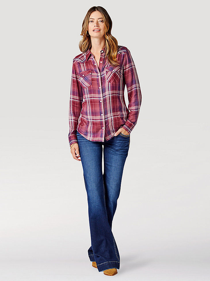 Women's Wrangler Retro® Long Sleeve Embroidered Yoke Western Snap Shirt in Cru alternative view