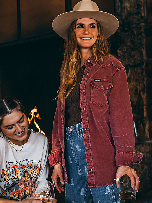 Women's Wrangler Retro® Long Sleeve Corduroy Western Snap Boyfriend Shirt