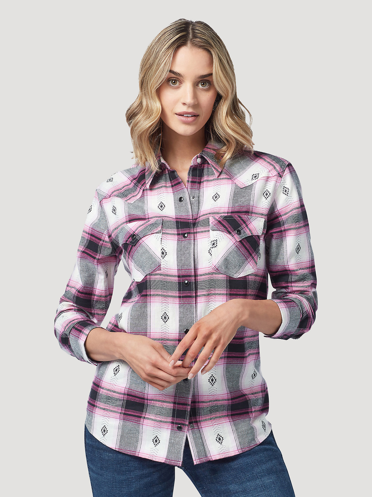 Women's Wrangler Retro® Long Sleeve Boyfriend Fit Flannel Plaid Shirt in Wren alternative view 2