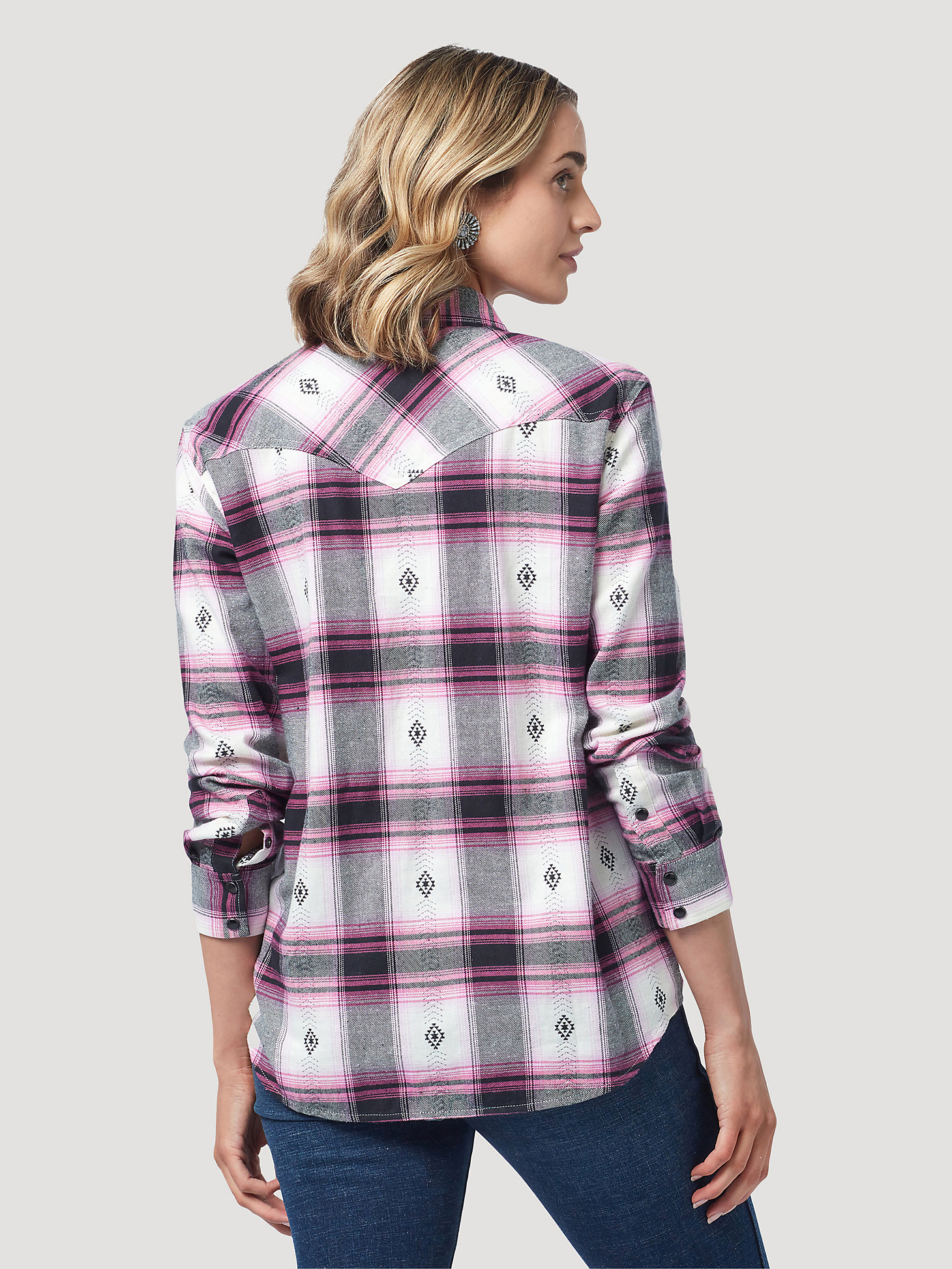 Women's Wrangler Retro® Long Sleeve Boyfriend Fit Flannel Plaid Shirt in Wren alternative view 3