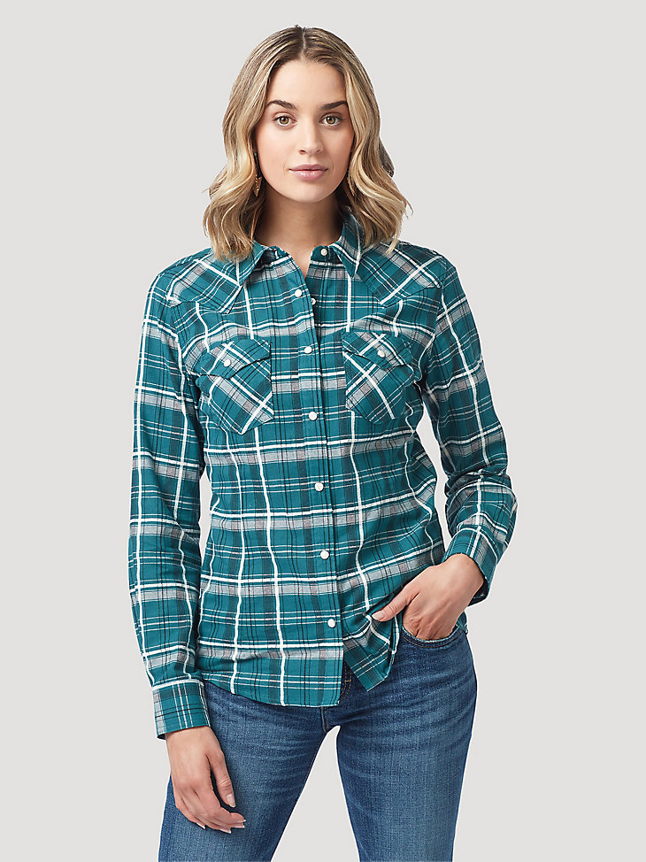 Women's Wrangler Retro® Textured Western Snap Shirt in Apatite alternative view