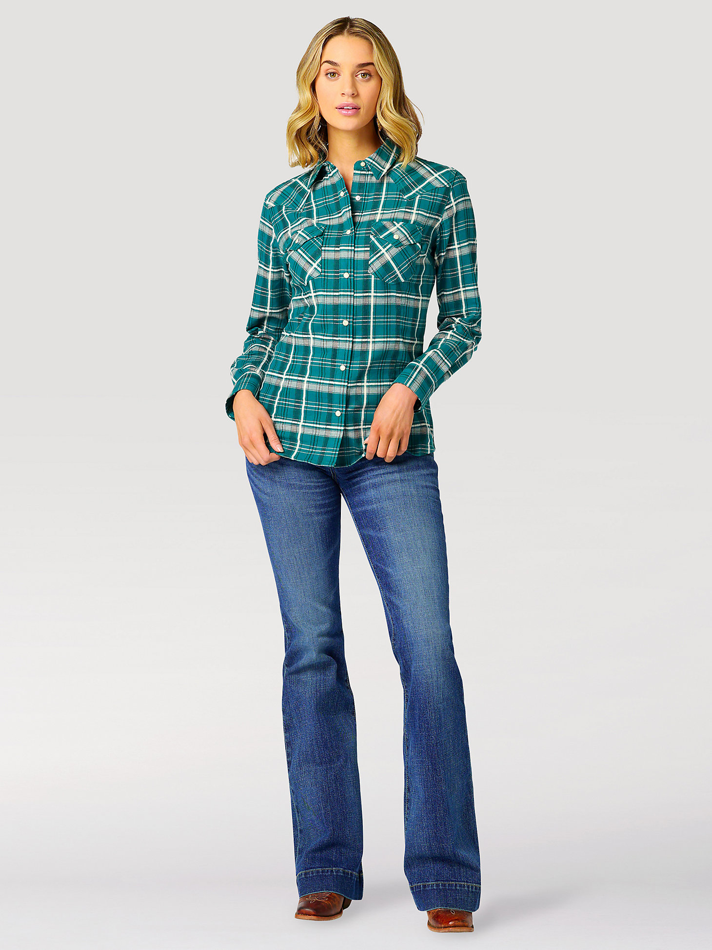 Women's Wrangler Retro® Textured Western Snap Shirt in Apatite main view