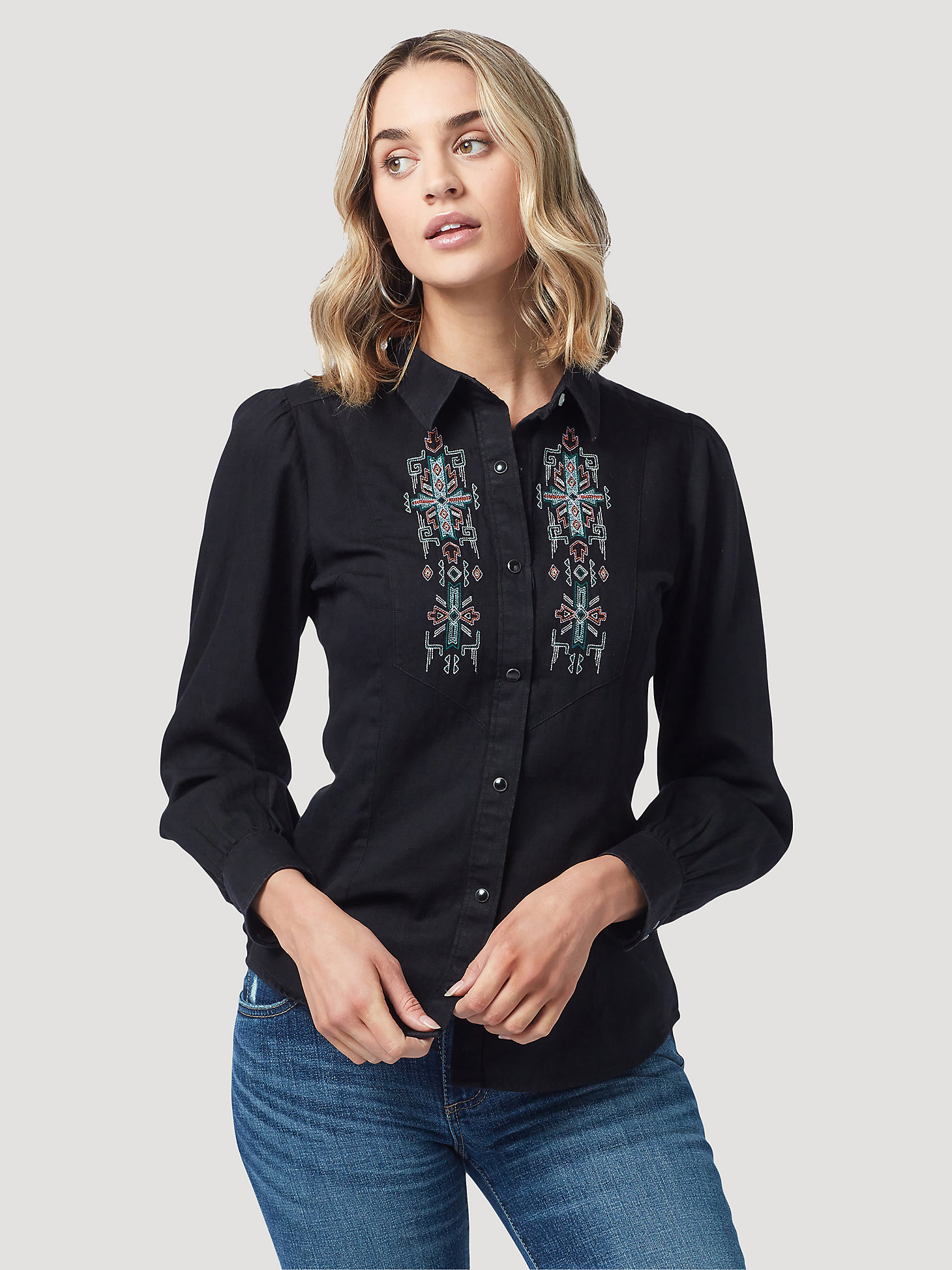 Women's Wrangler Retro Ornamental Twill Western Snap Shirt in Obsidian alternative view 1